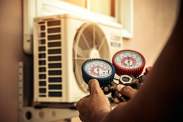 Professional Hvac technician working in Davidsonville, MD